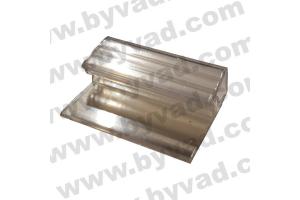 Clip de fixation pour cache plaque